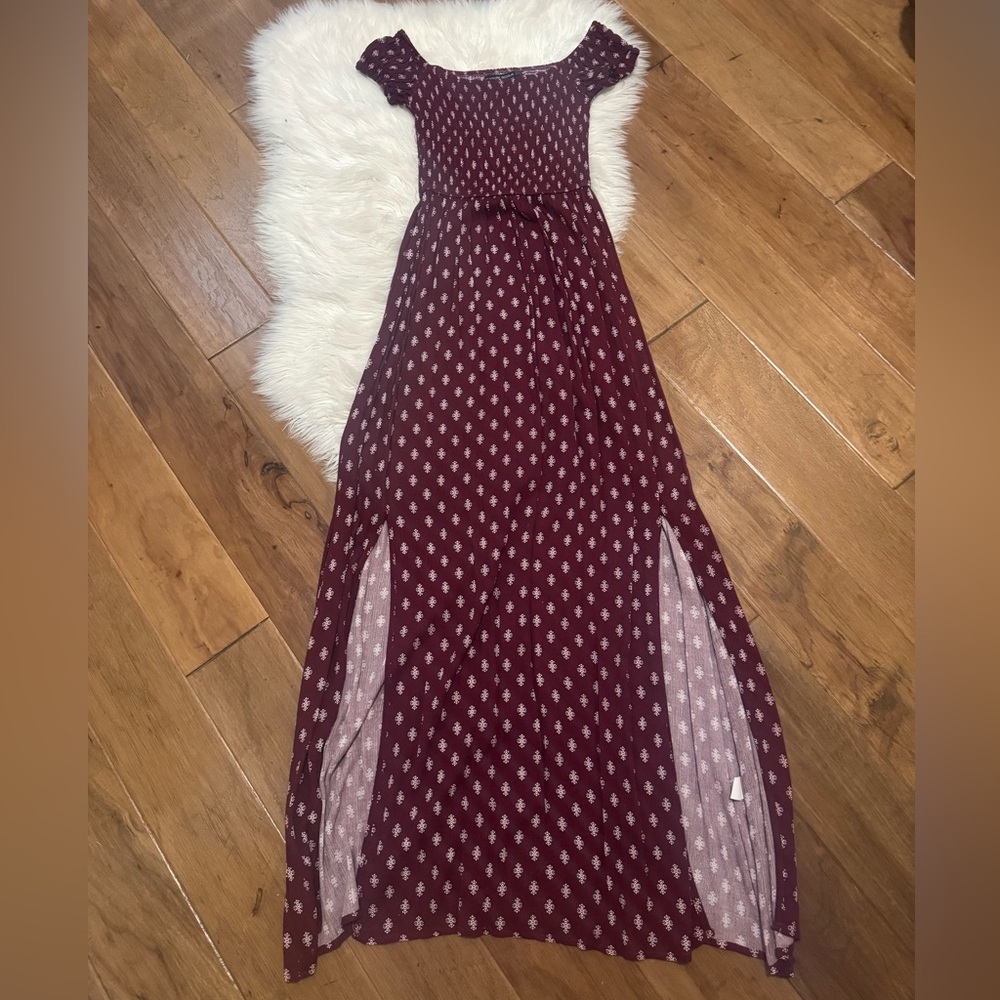 Elegant Burgundy Maxi Dress